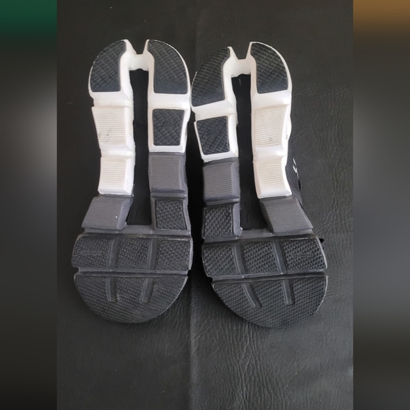 On running sneakers women's size 6.5 Cloudflyer ² - Picture 9 of 10